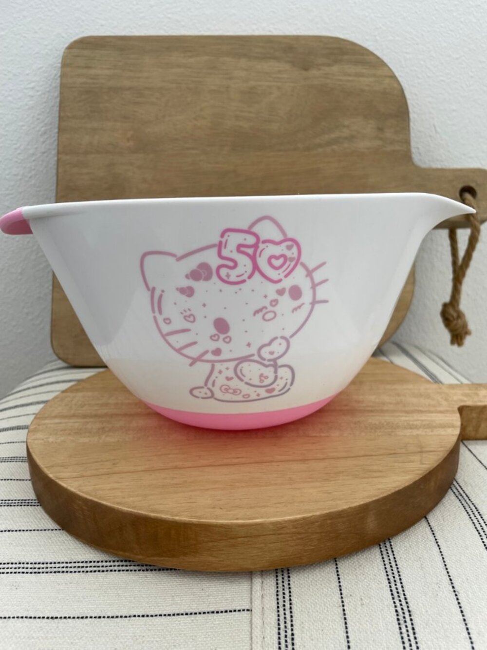 SALE! NWT Hello Kitty 50th Anniversary Mixing Bowl 3.2 Quart Pink